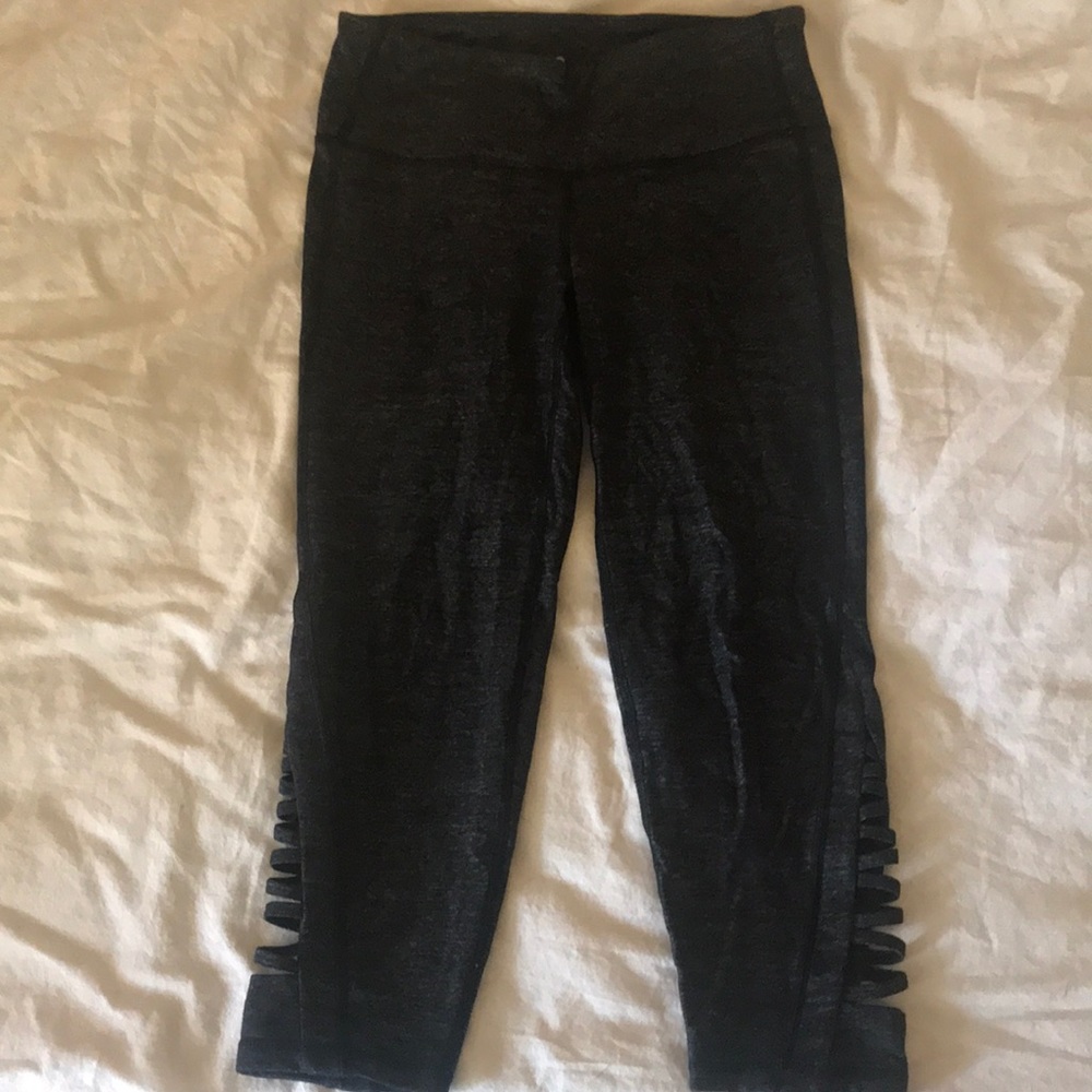 Athleta 3/4 cross cut workout leggings